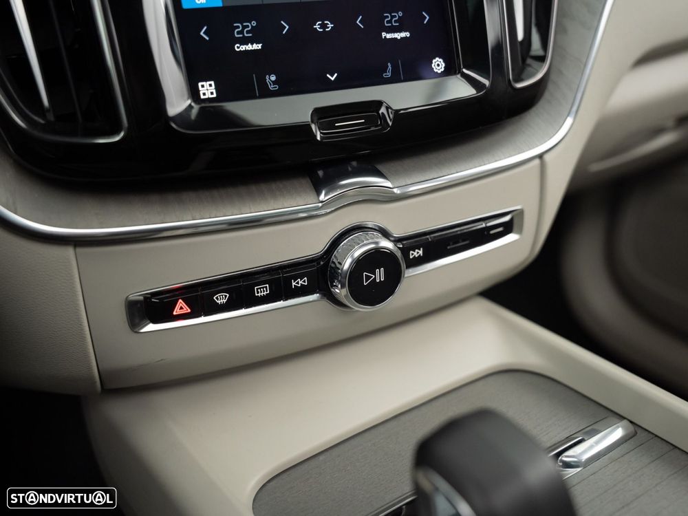 Volvo XC 60 2.0 T6 PHEV Plus Bright AWD - 27