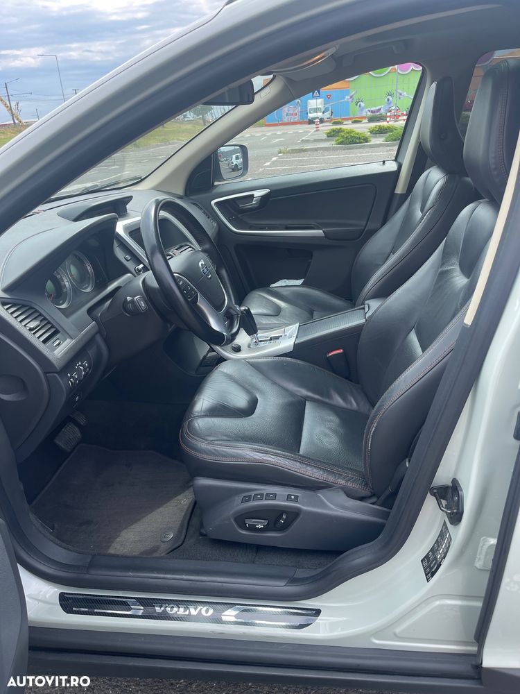 Volvo XC 60 2.4D AWD Momentum - 4