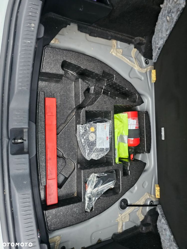 Toyota Auris 1.8 HSD Prestige - 18