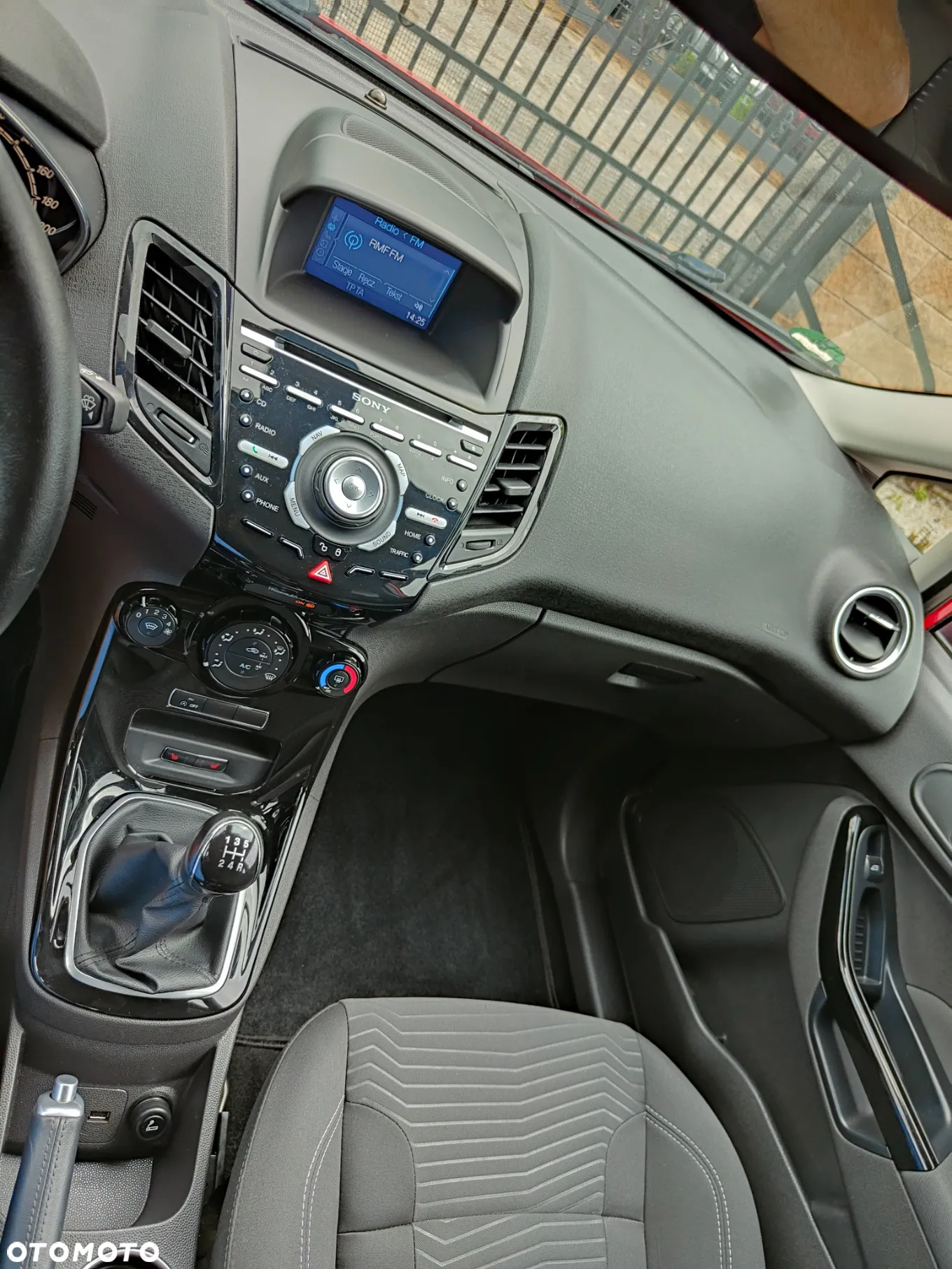 Ford Fiesta 1.0 EcoBoost Titanium - 14