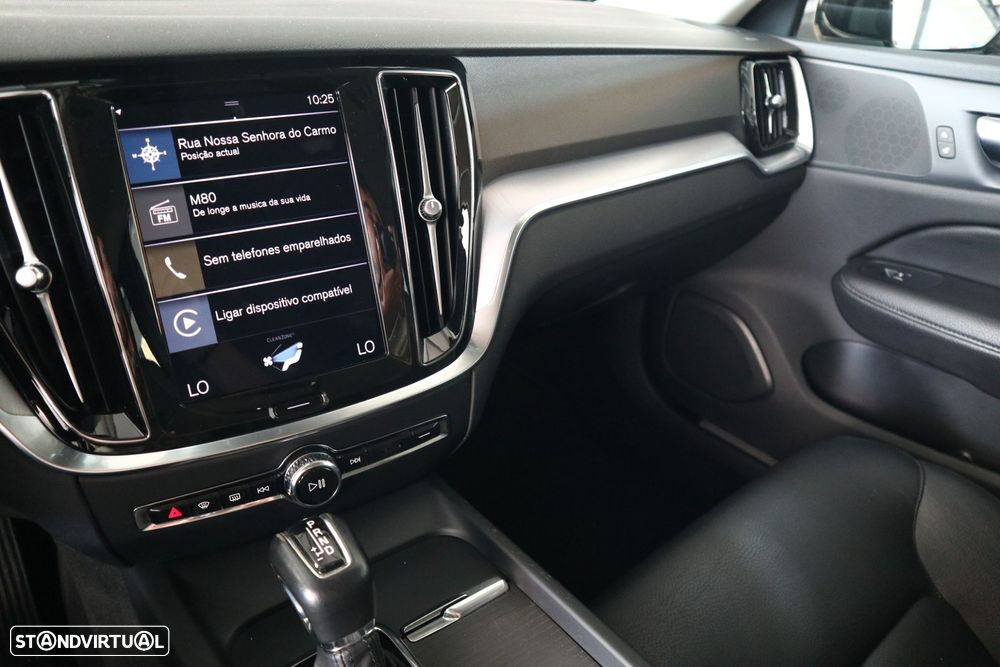 Volvo V60 2.0 D4 Momentum Geartronic - 31