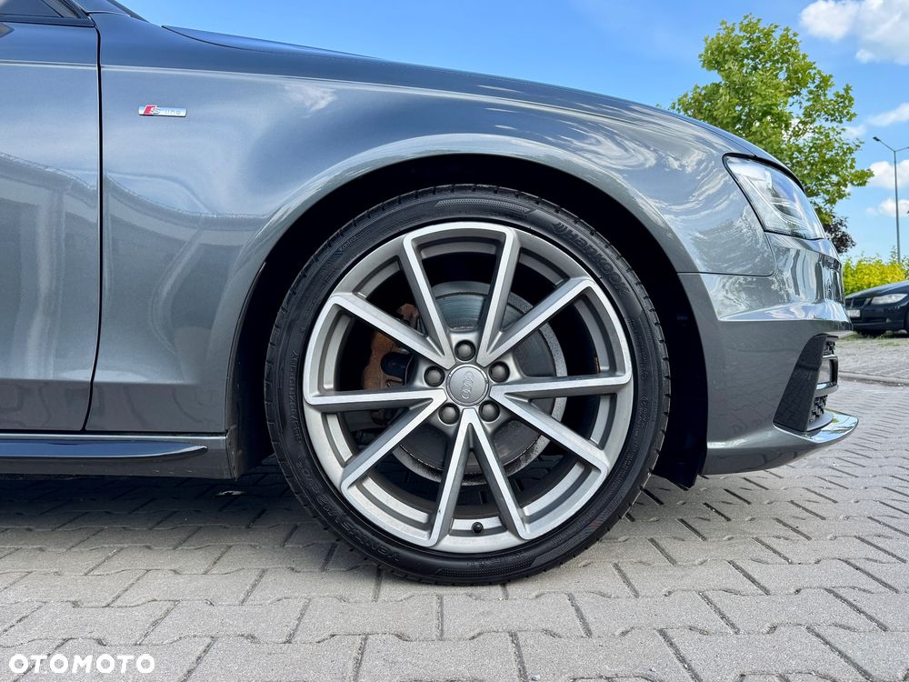 Audi A4 Avant 2.0 TDI DPF quattro S tronic S line Sportpaket - 12