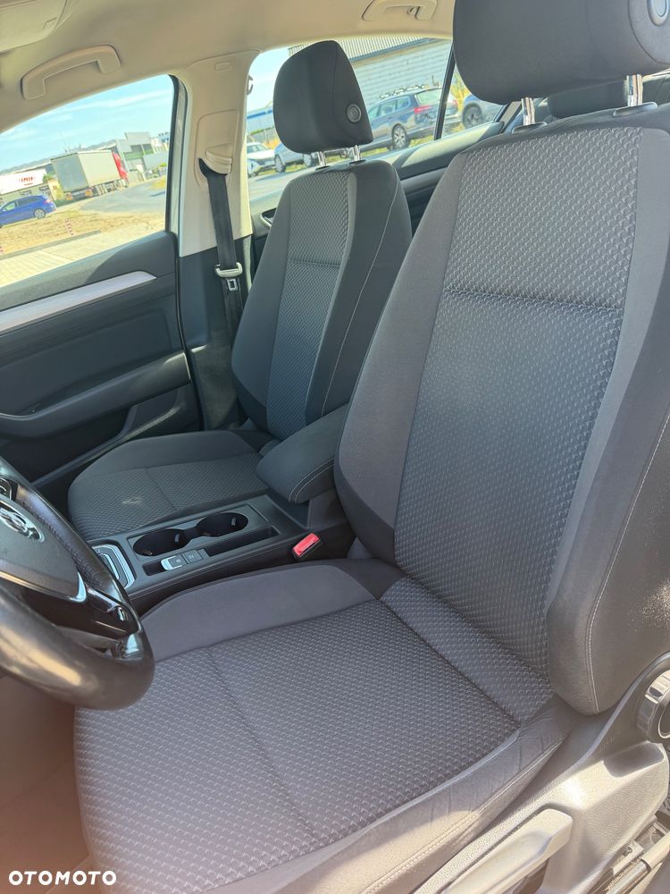 Volkswagen Passat 1.6 TDI BMT Trendline - 16