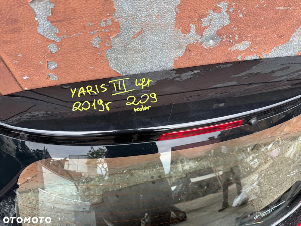 Klapa bagażnika kamera Toyota Yaris III lift 2019r kolor 209 OE - 2