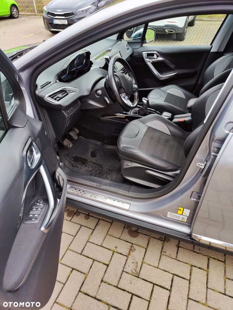 Peugeot 2008 1.2 Pure Tech Active S&S - 9