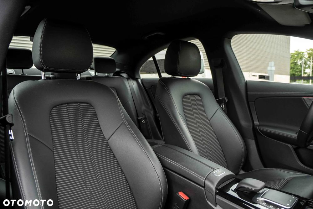 Mercedes-Benz CLA 180 Progressive 7G-DCT - 16