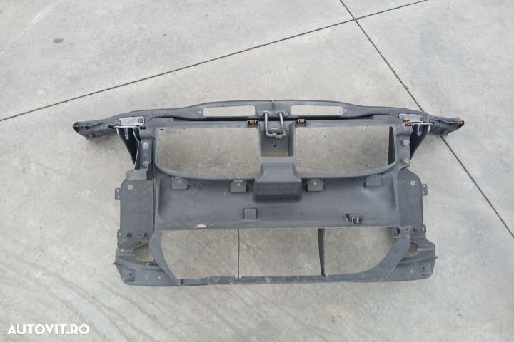 Trager / Calandru 2.0D 2.0D BMW Seria 3 E90 [2004 - 2010] Sedan 318i - 1