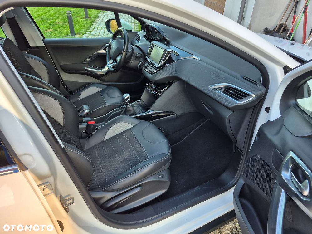 Peugeot 2008 1.6 BlueHDi Allure - 24