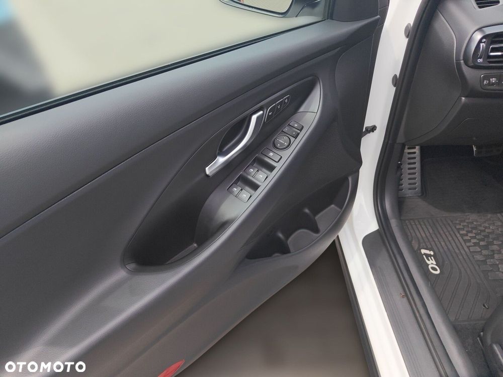 Hyundai i30 1.6 T-GDI Smart DCT - 11