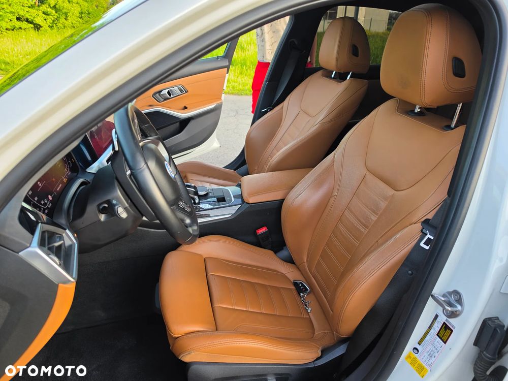 BMW Seria 3 330i Sport Line sport - 13