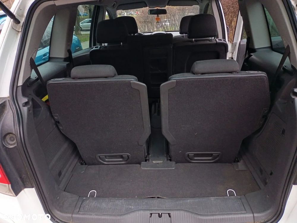 Opel Zafira - 10