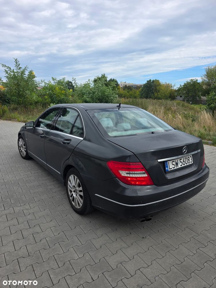 Mercedes-Benz Klasa C 180 CGI BlueEff Elegance - 15