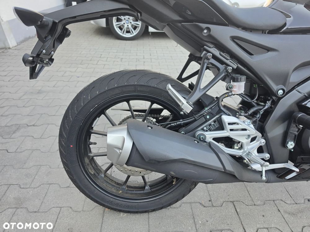 Yamaha YZF - 24