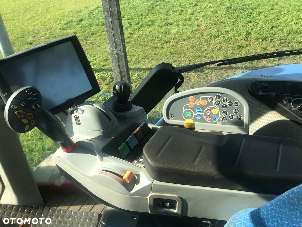 New Holland T8 - 8