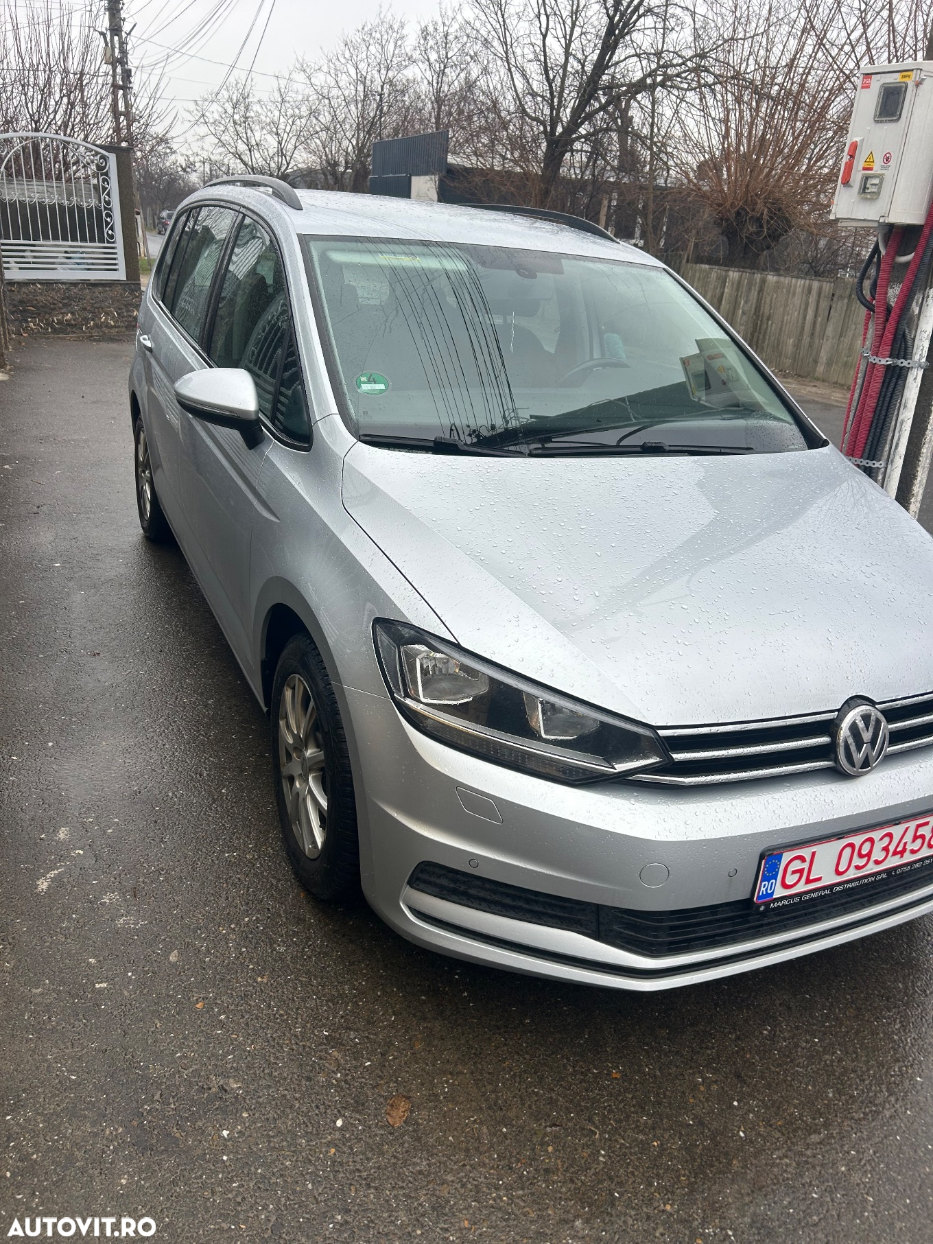 Volkswagen Touran 2.0 TDI DSG Comfortline - 3