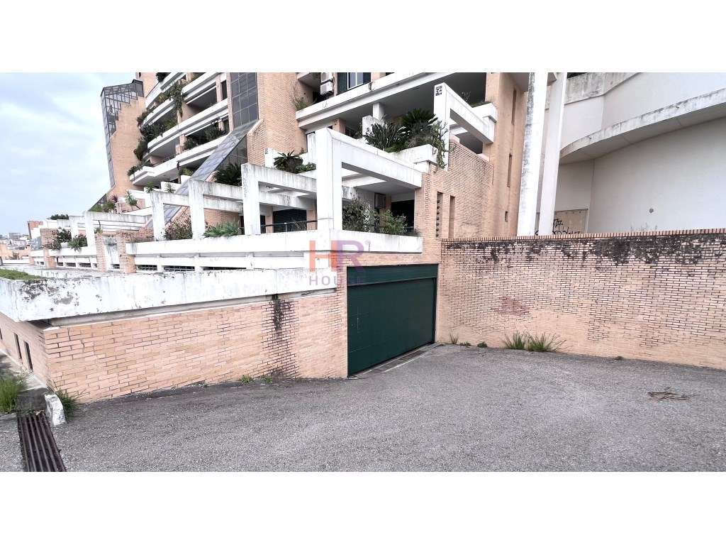 Arrenda-se Garagem - Grande imagem: 2/7