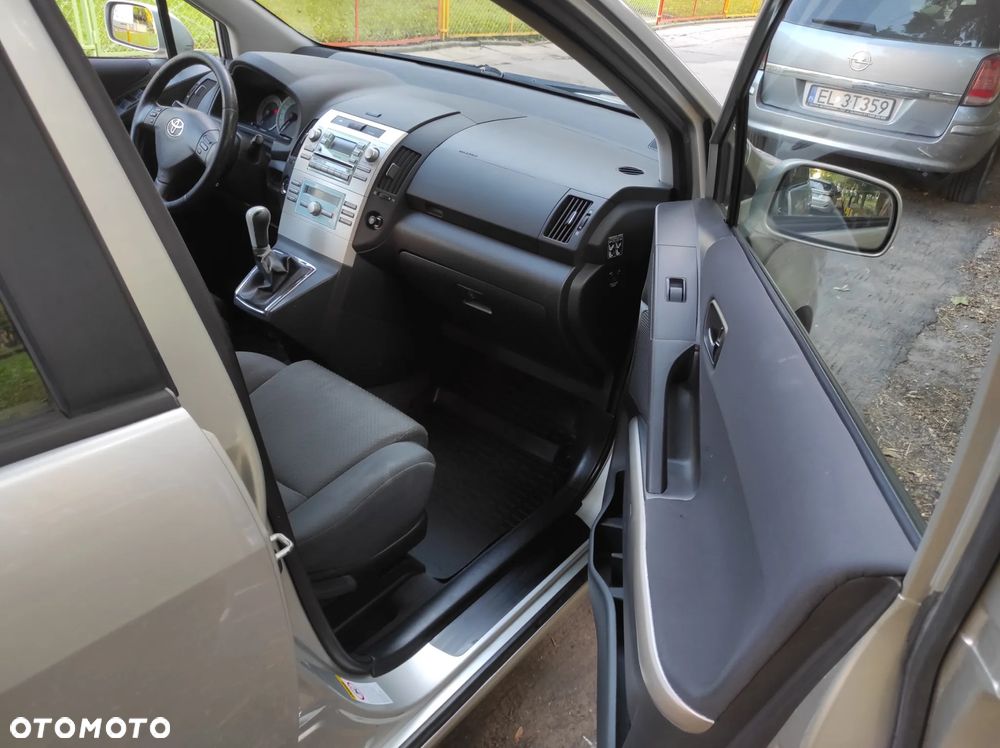Toyota Corolla Verso 1.8 Sol 7os - 6