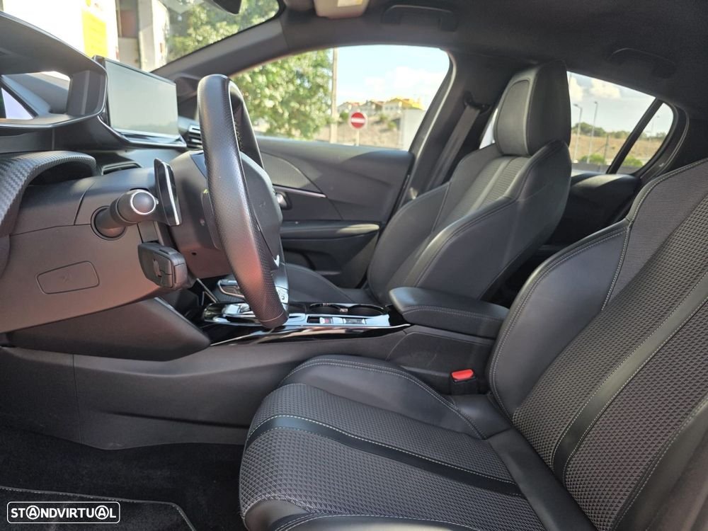 Peugeot 208 1.2 PureTech GT EAT8 - 19