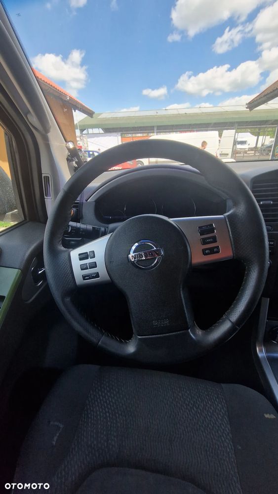 Nissan Pathfinder 2.5 DCi LE - 10