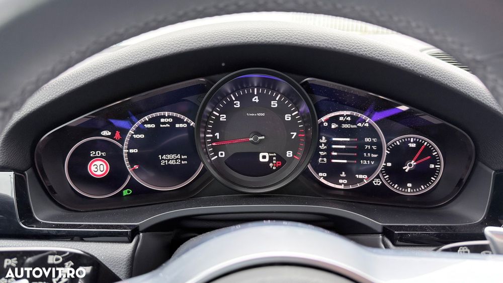 Porsche Cayenne - 23