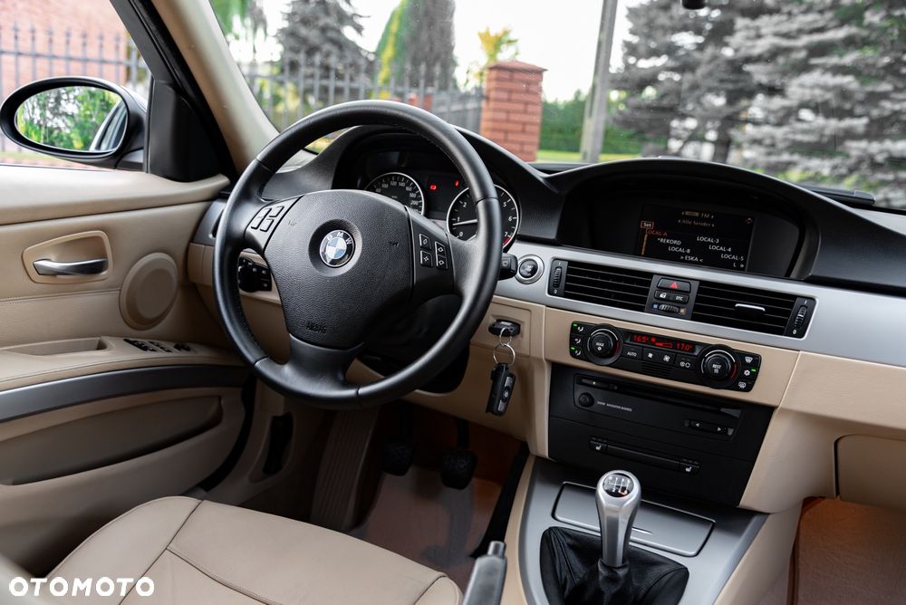 BMW Seria 3 325i - 26