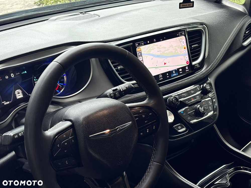 Chrysler Pacifica - 17