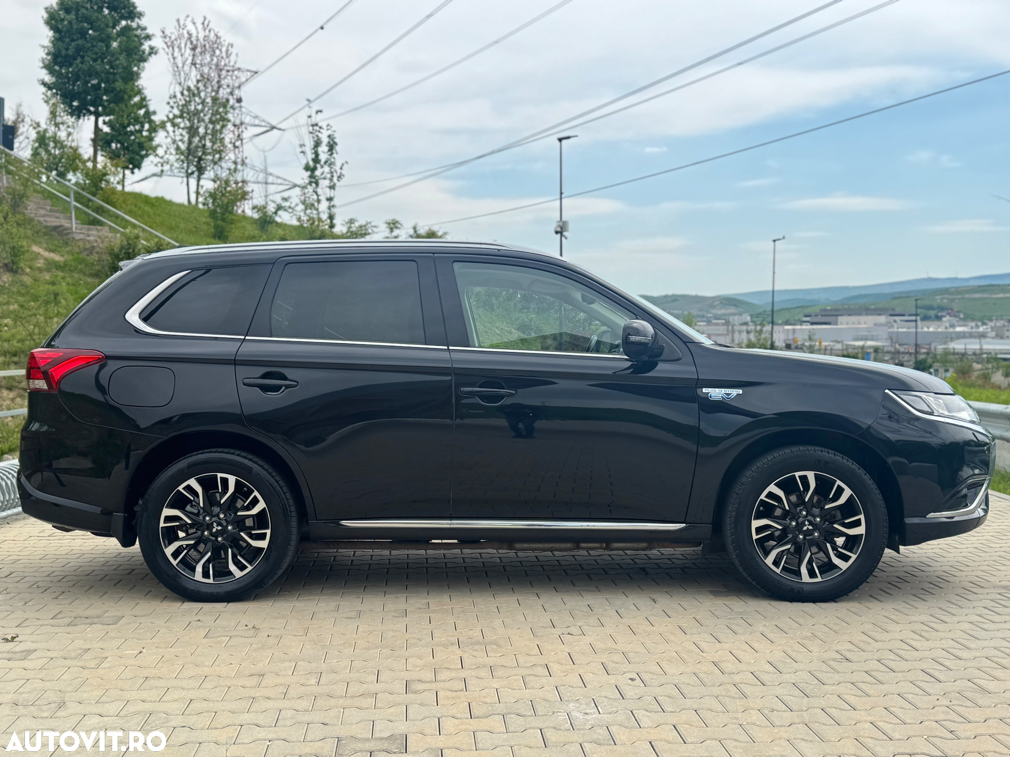 Mitsubishi Outlander 2.0 Litre DOHC MIVEC 4WD Instyle Navi - 4