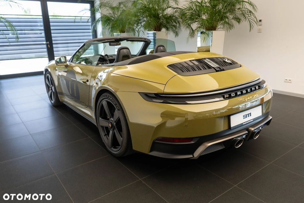 Porsche 911 Carrera T-Hybrid Spirit 70 - 10