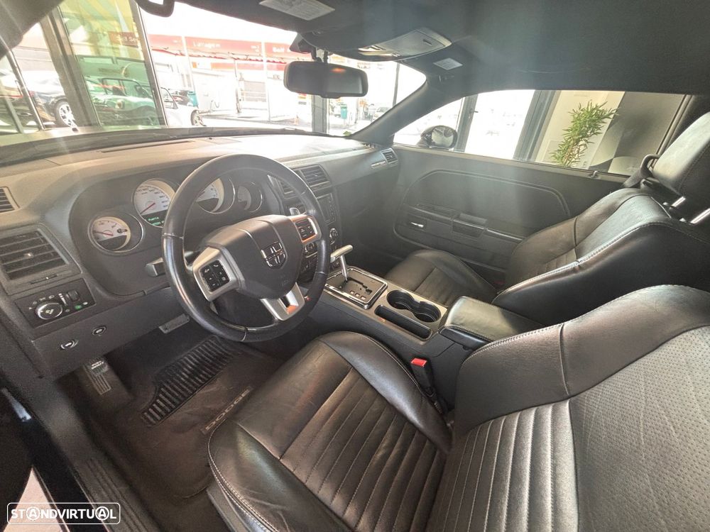 Dodge Challenger - 10