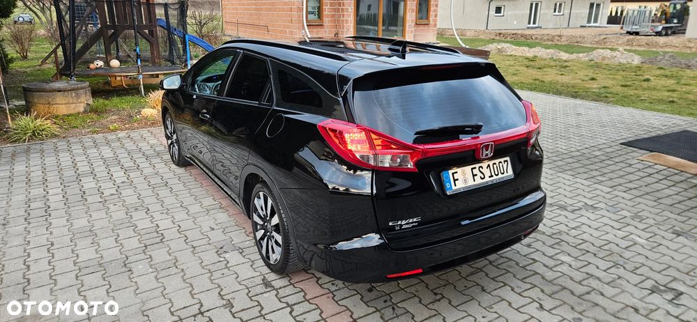 Honda Civic 1.6 i-DTEC Executive Black Edition - 10