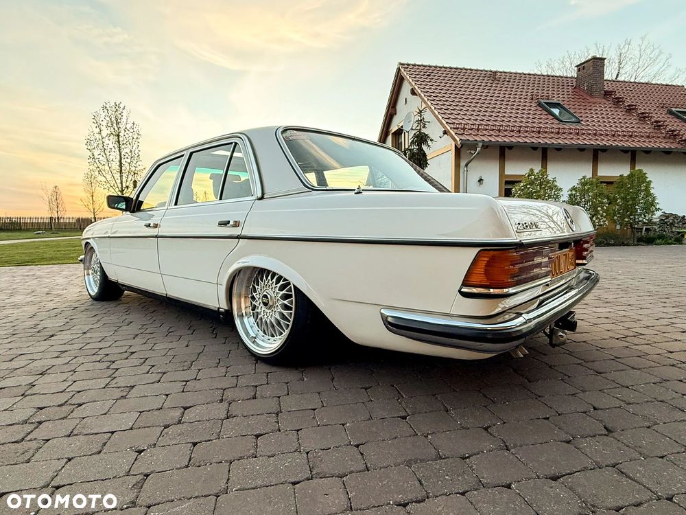 Mercedes-Benz W123 - 16
