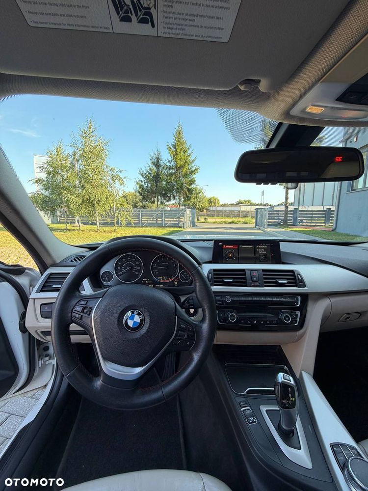 BMW Seria 3 320i - 11