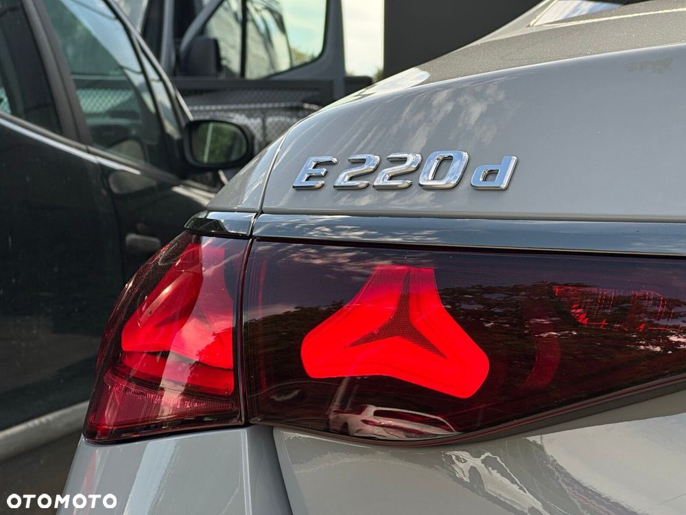Mercedes-Benz Klasa E 220 d mHEV 4-Matic AMG 9G-Tronic - 11