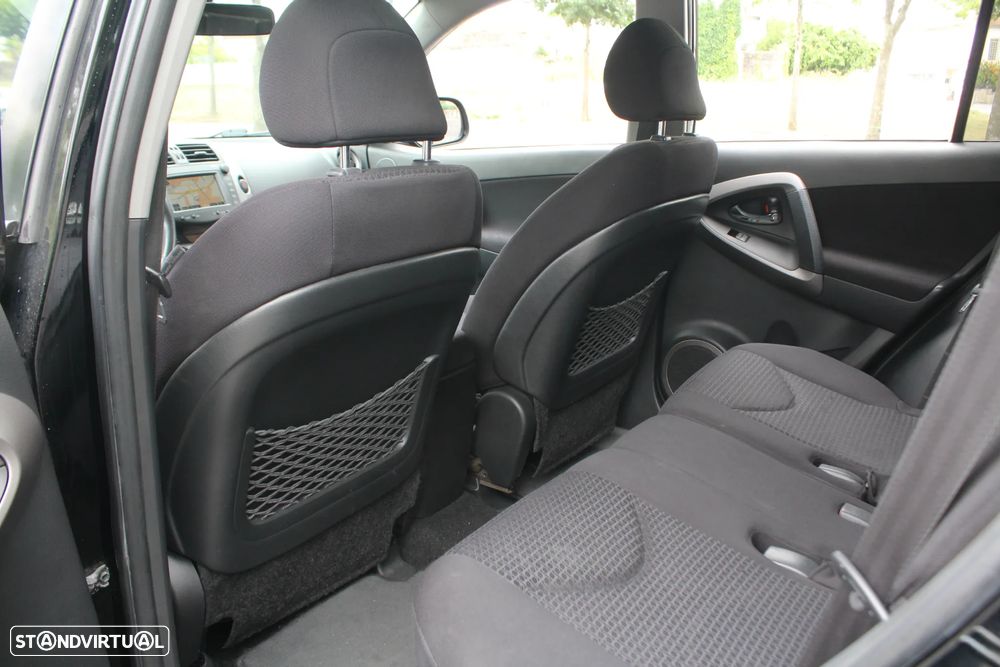 Toyota RAV4 2.2 D-4D Cross Sport NAVI - 37