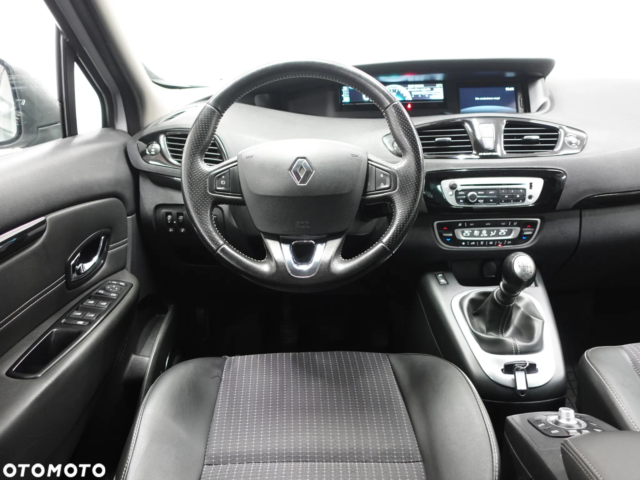 Renault Scenic ENERGY TCe 115 Bose Edition - 33