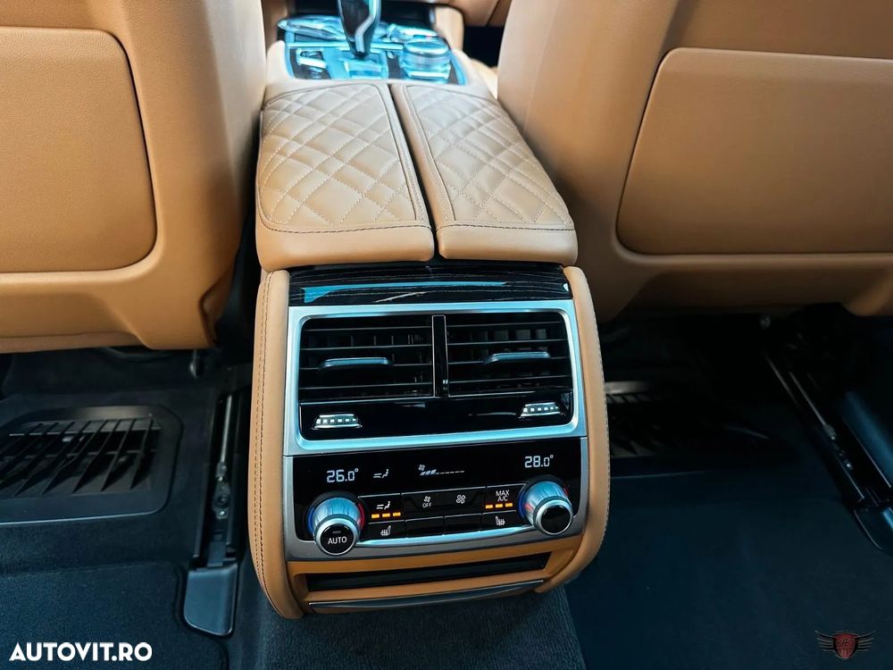 BMW Seria 7 730d xDrive MHEV - 29