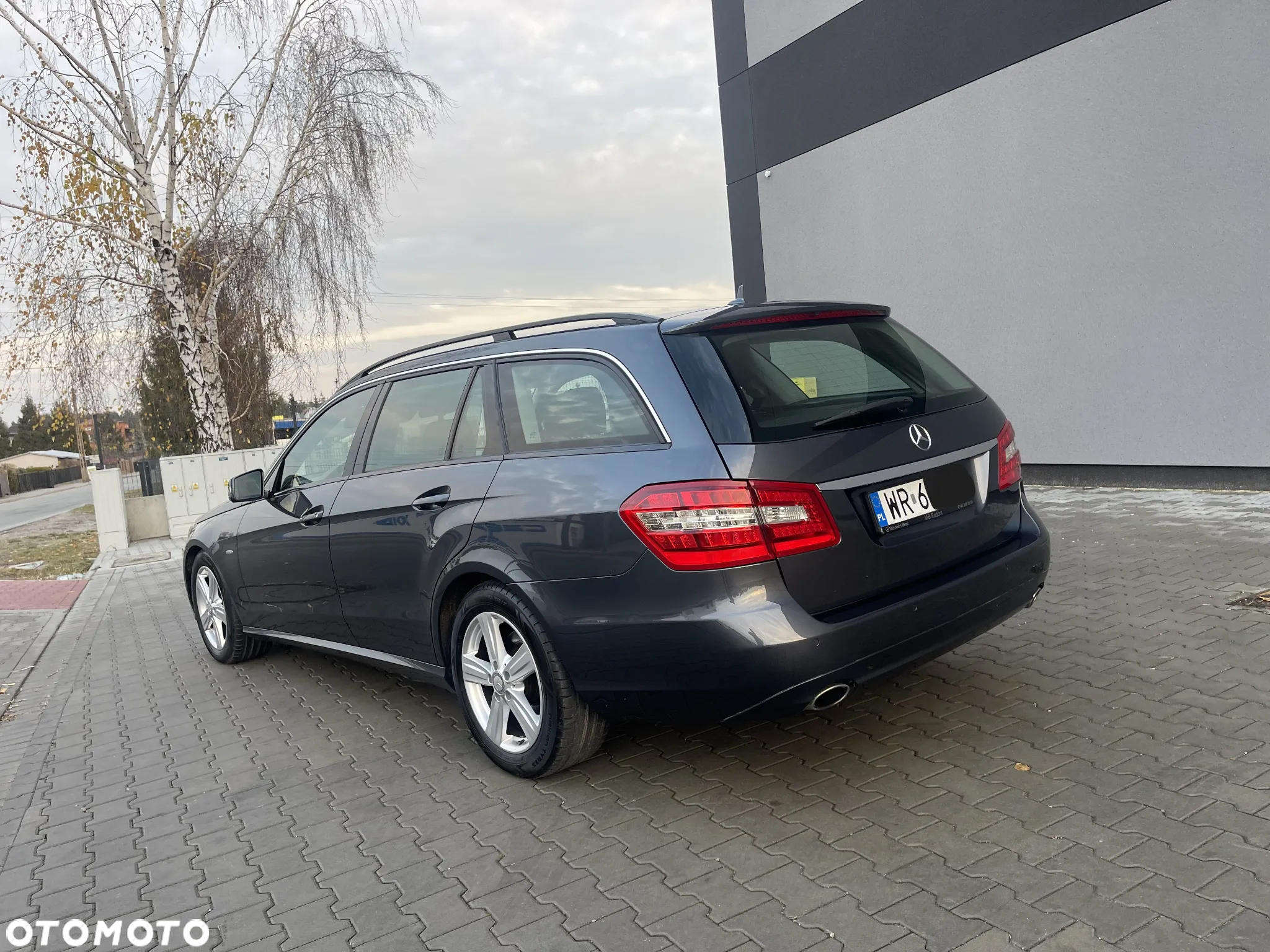 Mercedes-Benz Klasa E 300 T CDI DPF BlueEFFICIENCY 7G-TRONIC Avantgarde - 23
