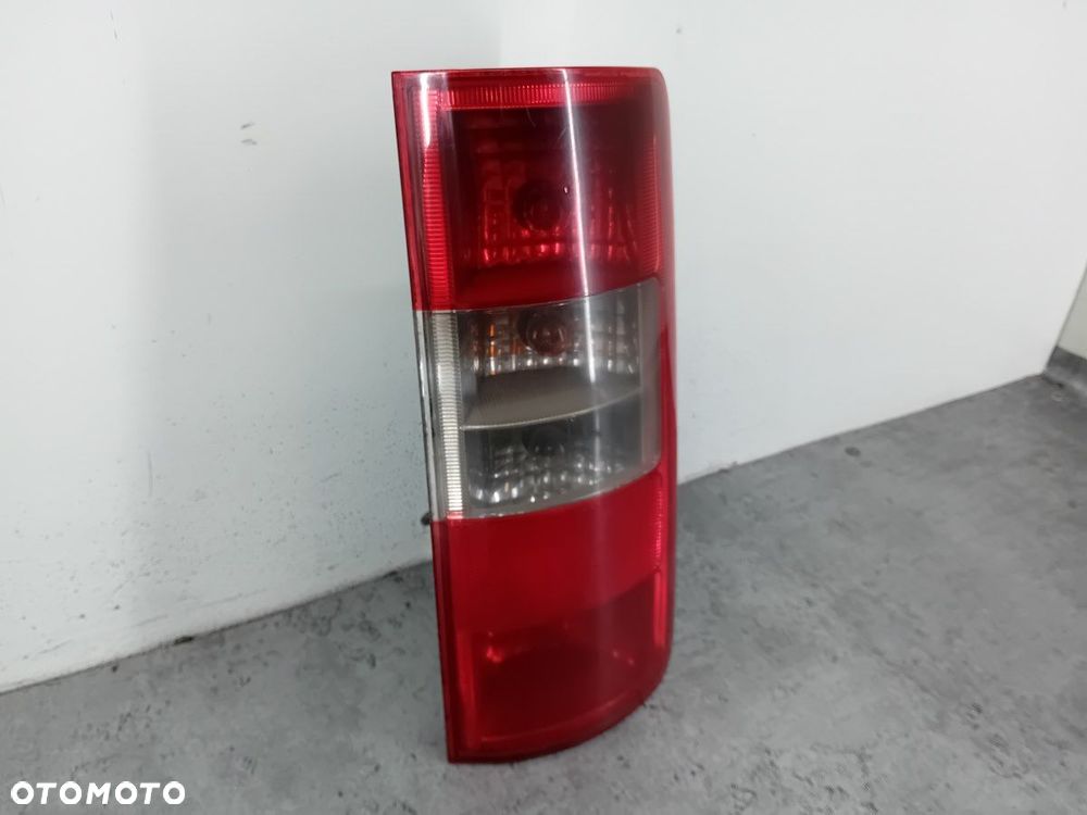 LAMPA TYLNA PRAWA FORD TRANSIT CONNECT 2T1413404  2T1413N412AB - 2