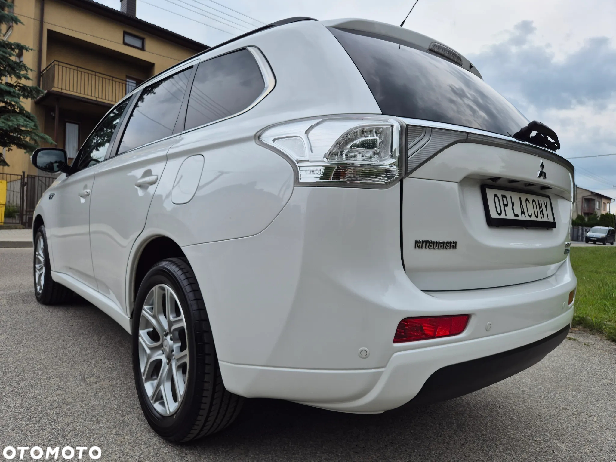 Mitsubishi Outlander 2.0 4WD Plug-In Hybrid - 2
