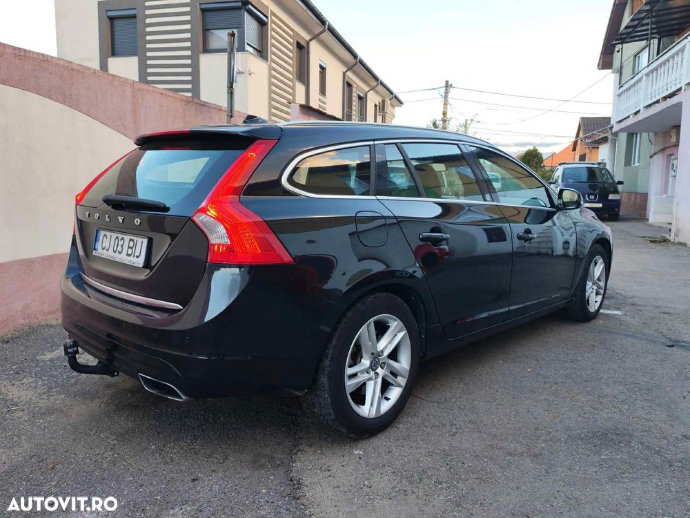 Volvo V60 D6 Plug-In-Hybrid AWD Geartronic Momentum - 9