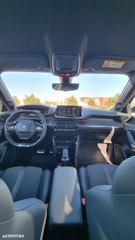 Peugeot 208 1.2 L PureTech STT EAT8 GT Line - 29