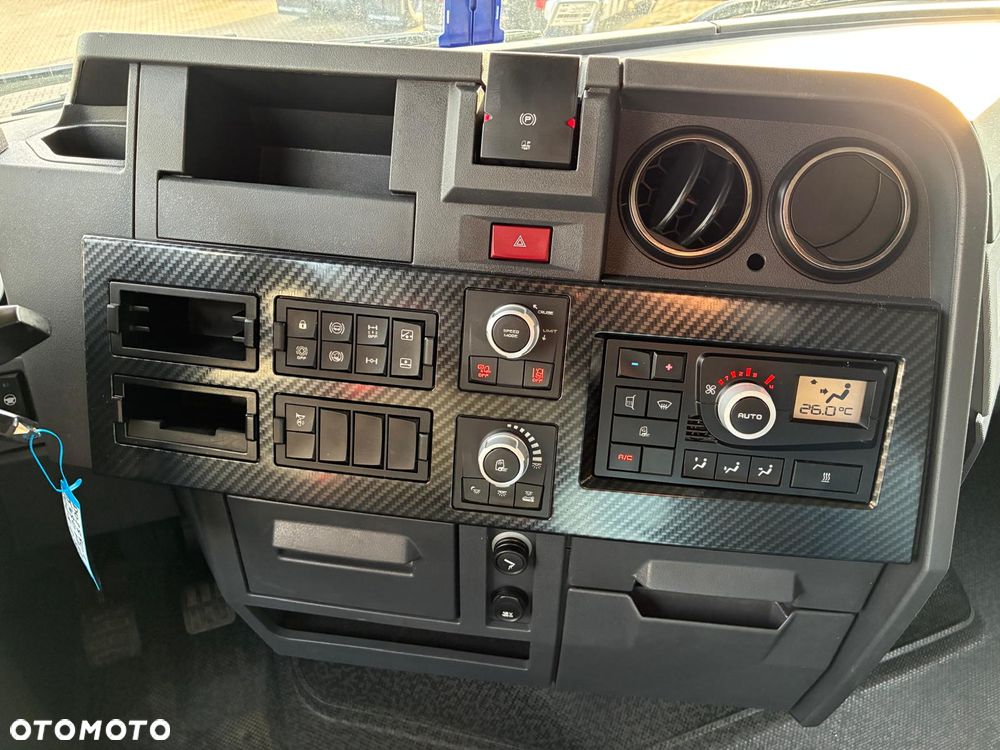 Renault T480 HIGH SLEEPER CAB - 18