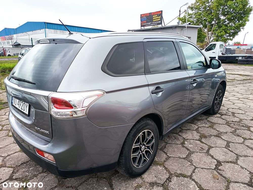 Mitsubishi Outlander 2.0 2WD Plus - 22