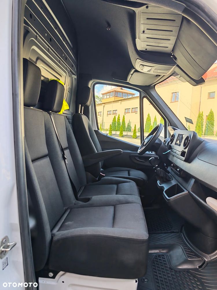 Mercedes-Benz Sprinter - 28
