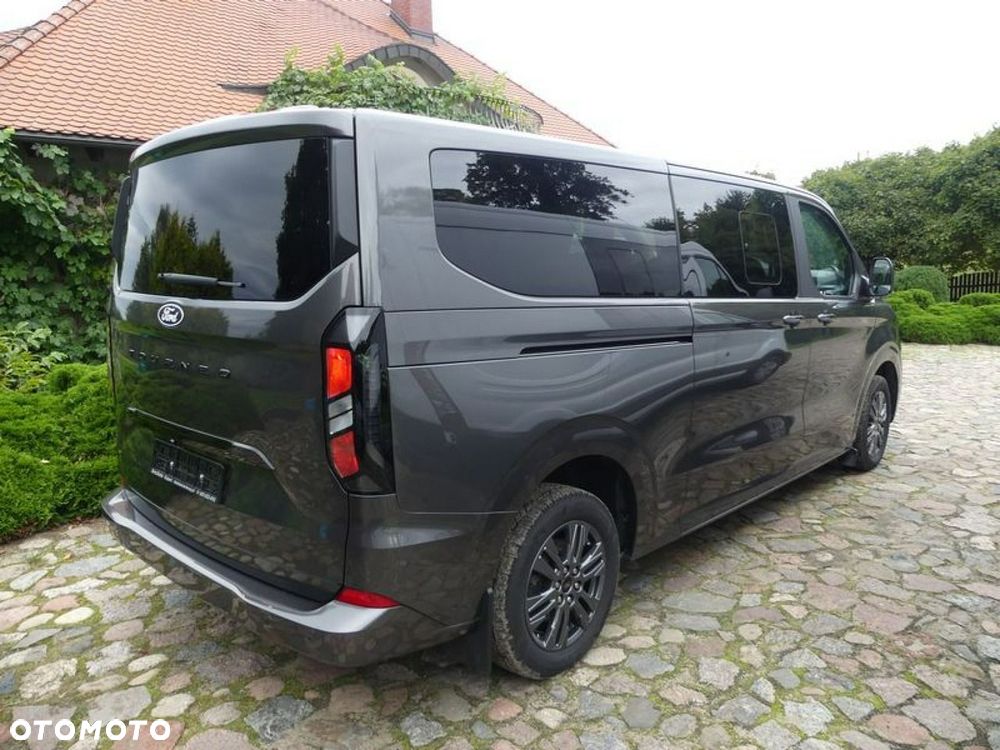 Ford Tourneo Custom - 21
