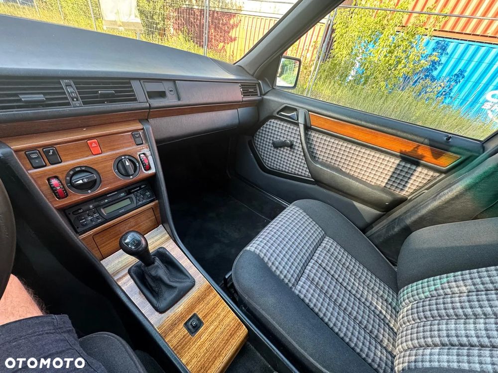 Mercedes-Benz W124 (1984-1993) - 26