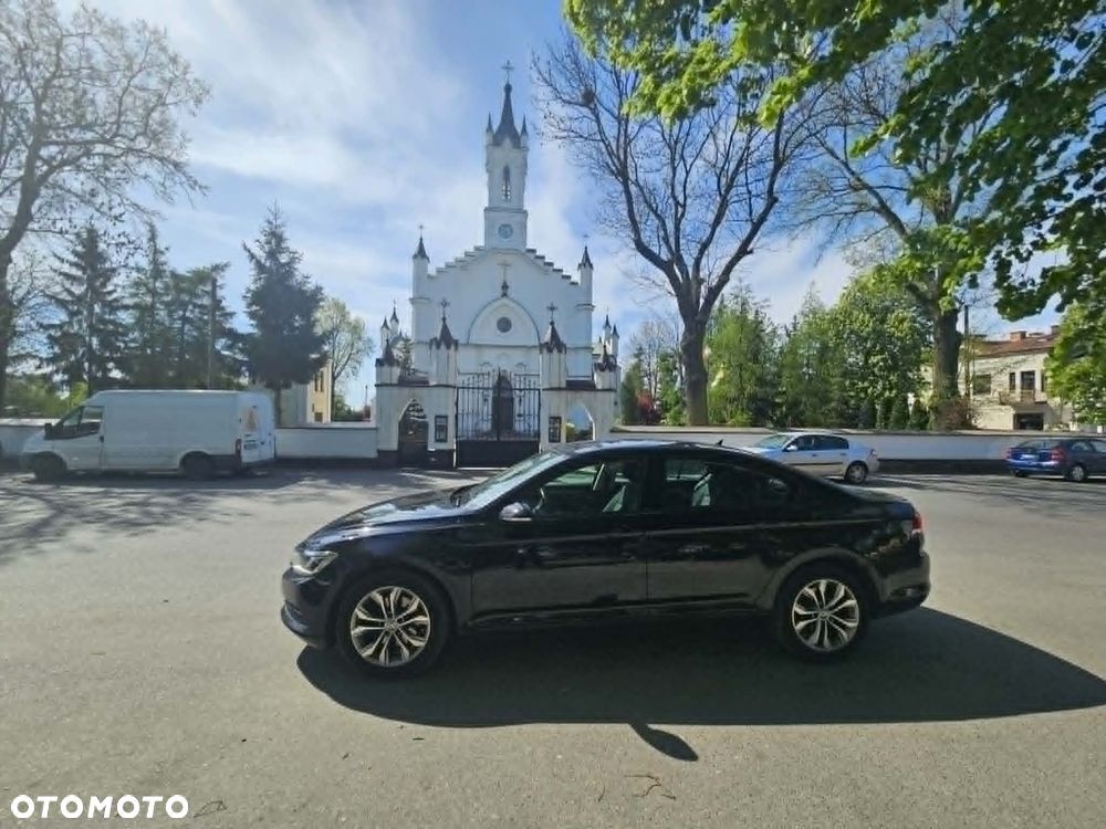 Volkswagen Passat - 19