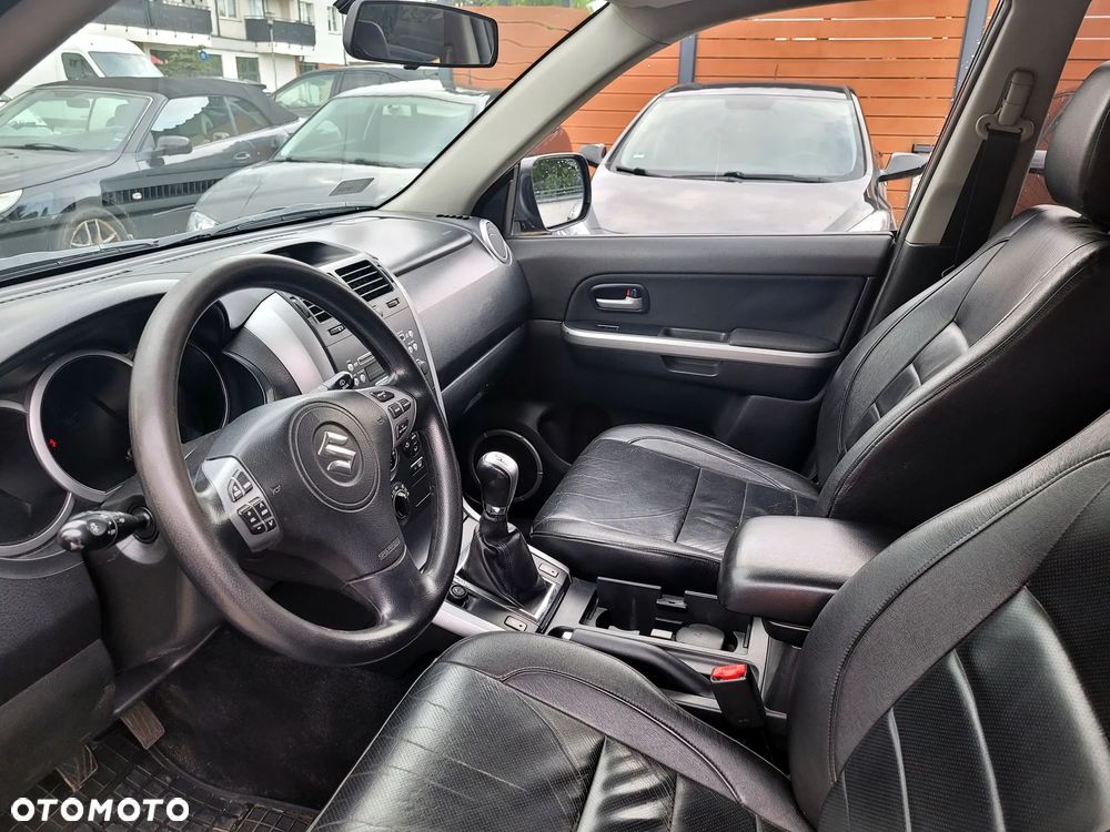 Suzuki Grand Vitara 2.0 Comfort + - 12