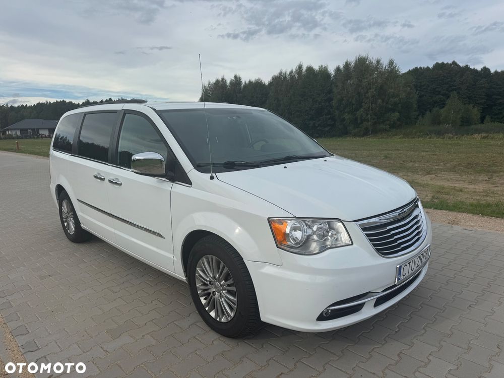 Chrysler Town & Country - 5