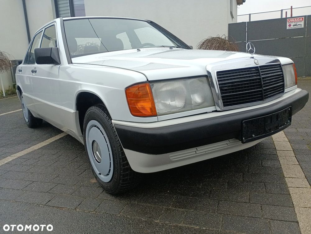 Mercedes-Benz W201 (190) - 18